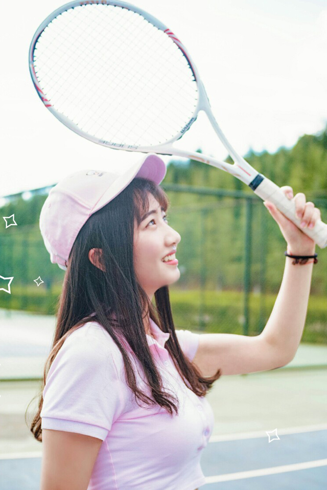 点击大图看下一张：清新网球姐妹花粉嫩可爱欢乐写真