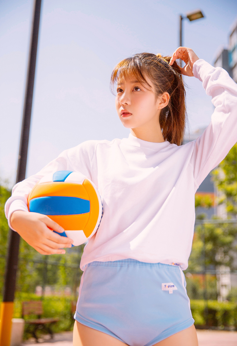 点击大图看下一张：排球少女可爱马尾气质写真