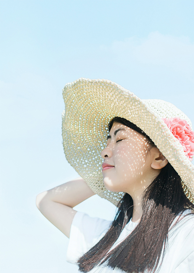 点击大图看下一张：草帽女孩阳光清新写真可爱俏皮写真