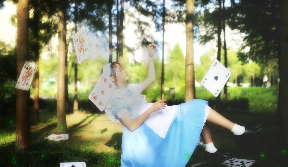 点击大图看下一张：森林内的童话公主梦幻唯美写真