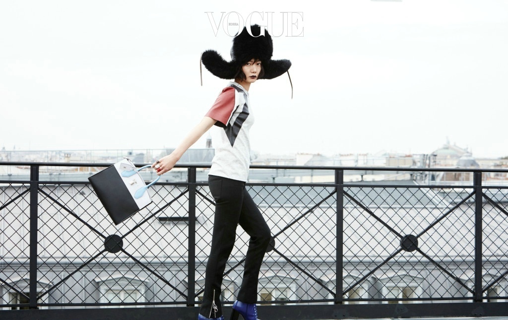 点击大图看下一张：韩国女星裴斗娜演绎巴黎屋顶的高科技战士