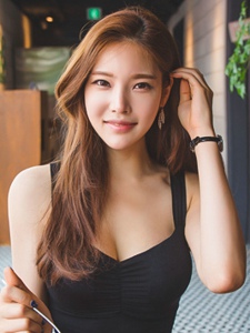 韩国时尚美女修身长裙苗条气质尽显女人之美