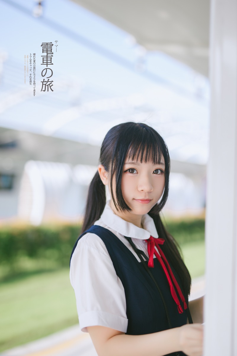 点击大图看下一张：日本学生装双马尾少女清新甜美迷人写真