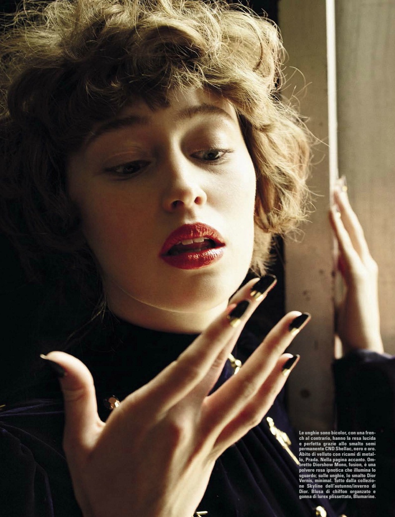 点击大图看下一张：阿莉西娅·狄南·凯莉演绎意大利Vogue美妆片