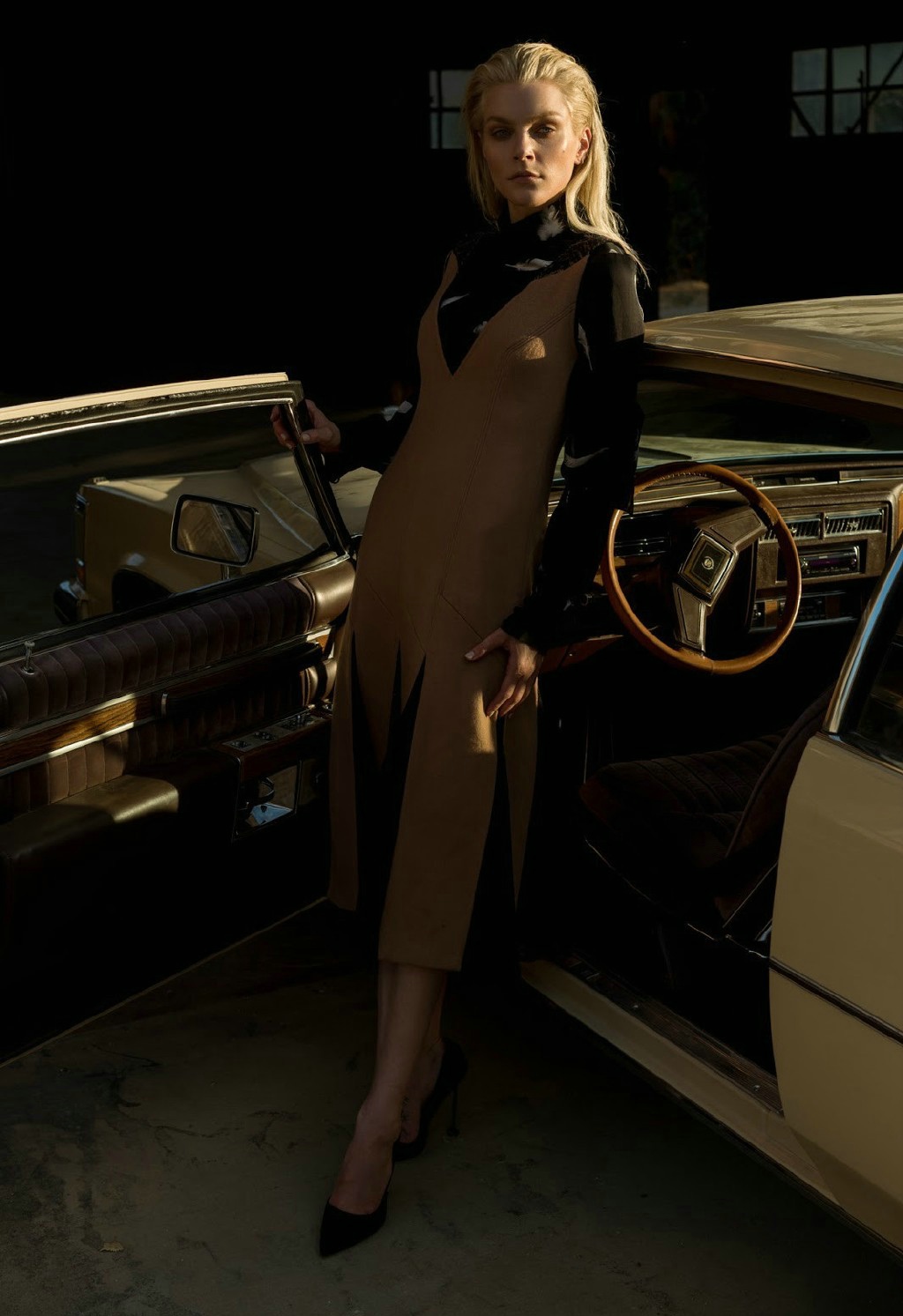 点击大图看下一张：杰西卡·史丹演绎时尚复古杂志大片