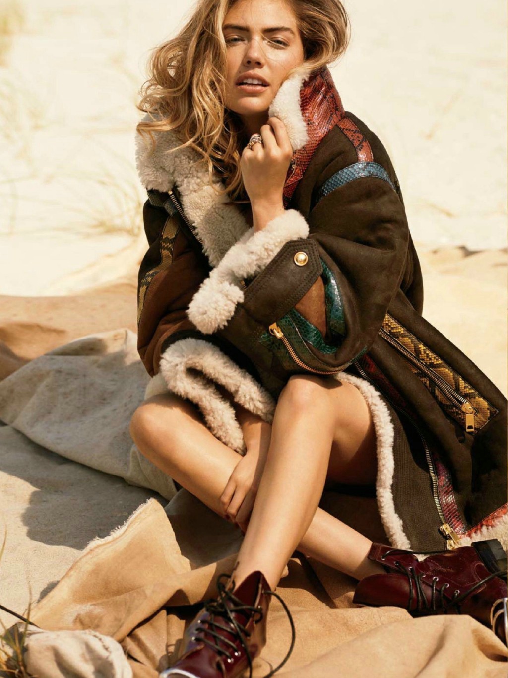 点击大图看下一张：凯特·阿普顿时尚杂志大片依旧风情万种性感自信