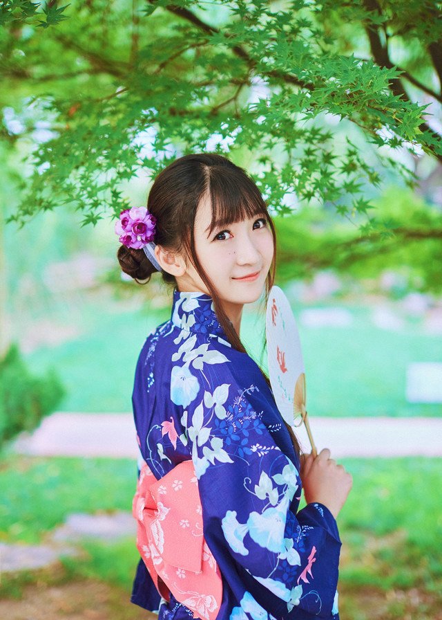 点击大图看下一张：穿和服的日系清新少女甜美花火楚楚动人
