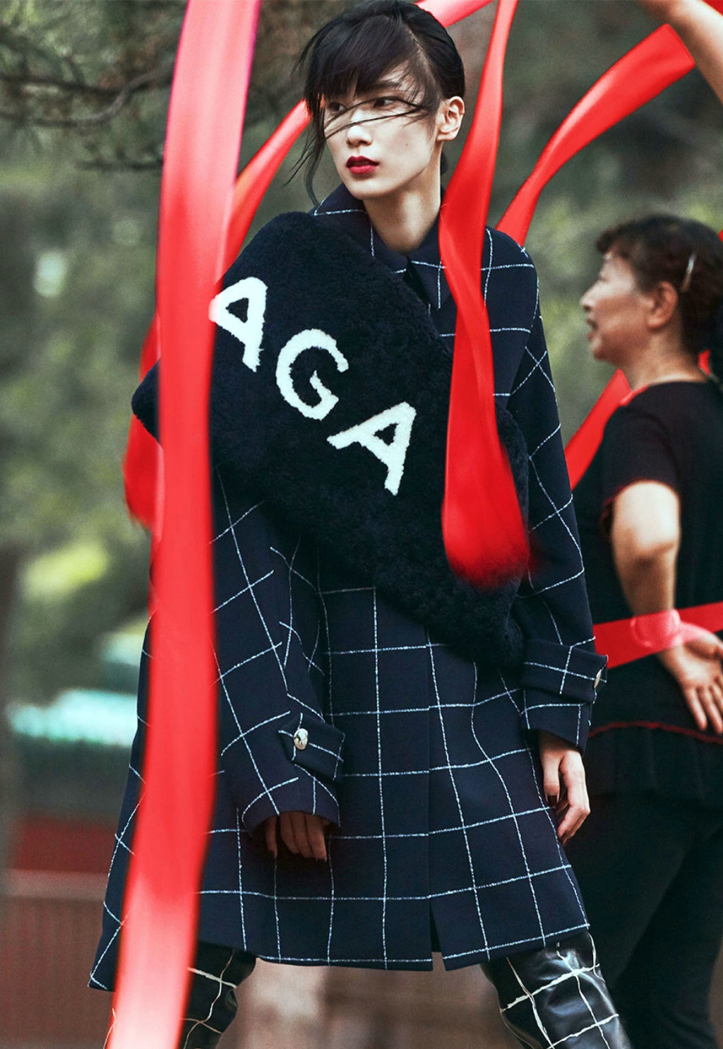 点击大图看下一张：超模新秀薛冬琪诠释时尚芭莎运动风主题大片