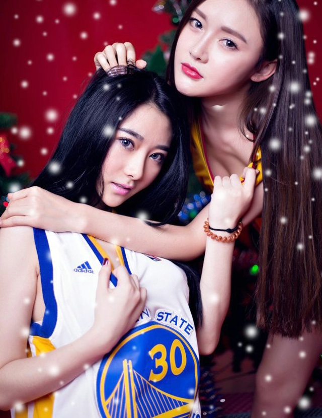 点击大图看下一张：篮球姐妹花圣诞靓丽诱惑福利照