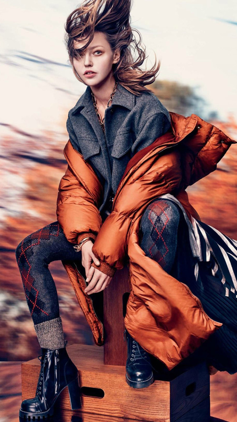 点击大图看下一张：超模萨莎·彼福瓦洛娃秋冬率性时尚大片