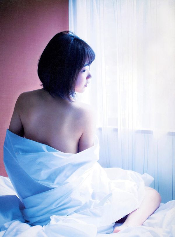 点击大图看下一张：17岁宫脇咲良拍性感写真清新甜美