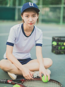 棒球帽网球少女笑脸阳光活力怡人写真