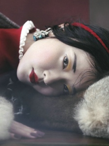 杜鹃杂志大片服饰与藏族传统服饰的完美融合