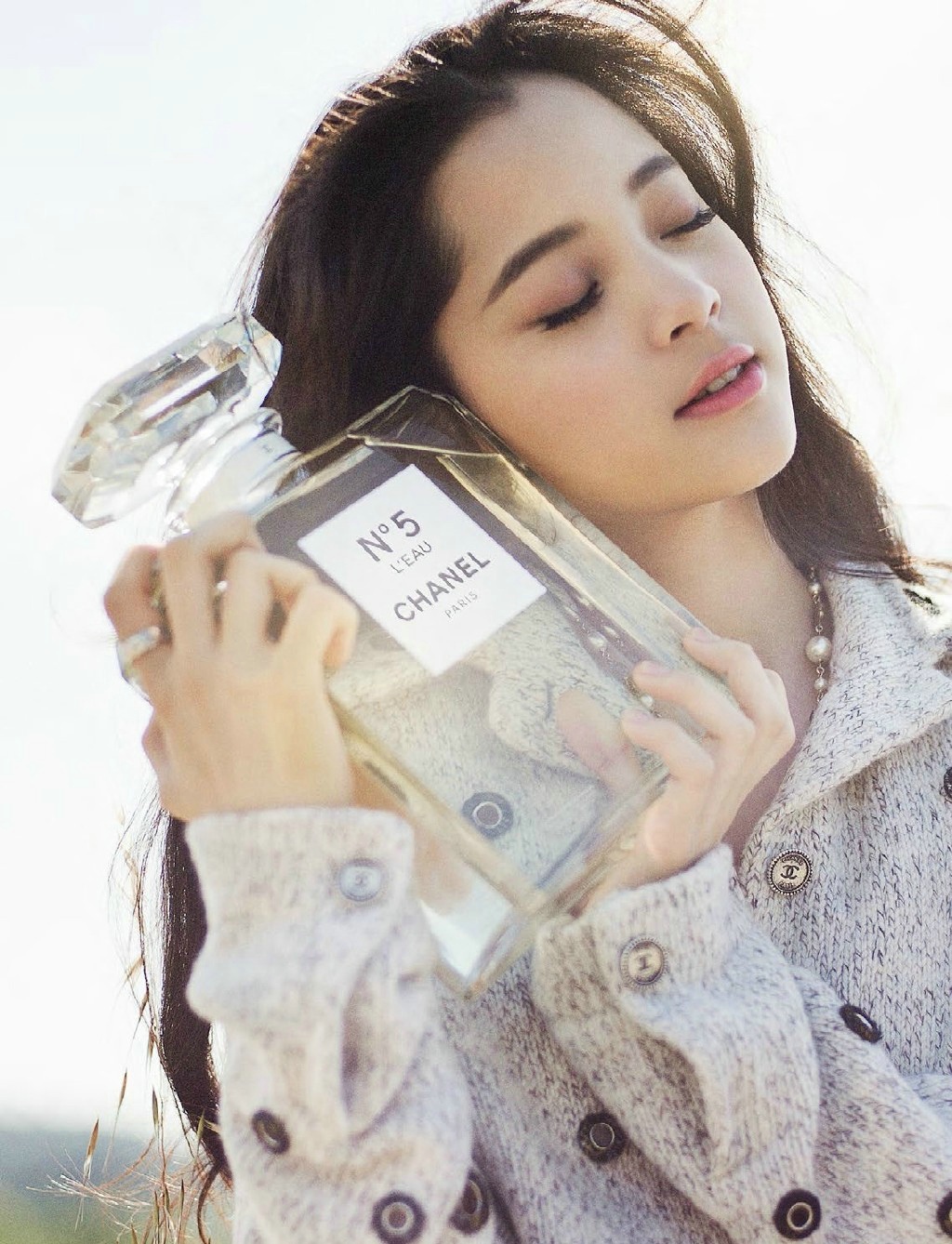 点击大图看下一张：刘昊然欧阳娜娜为Chanel香水拍摄软宣大片浪漫清新