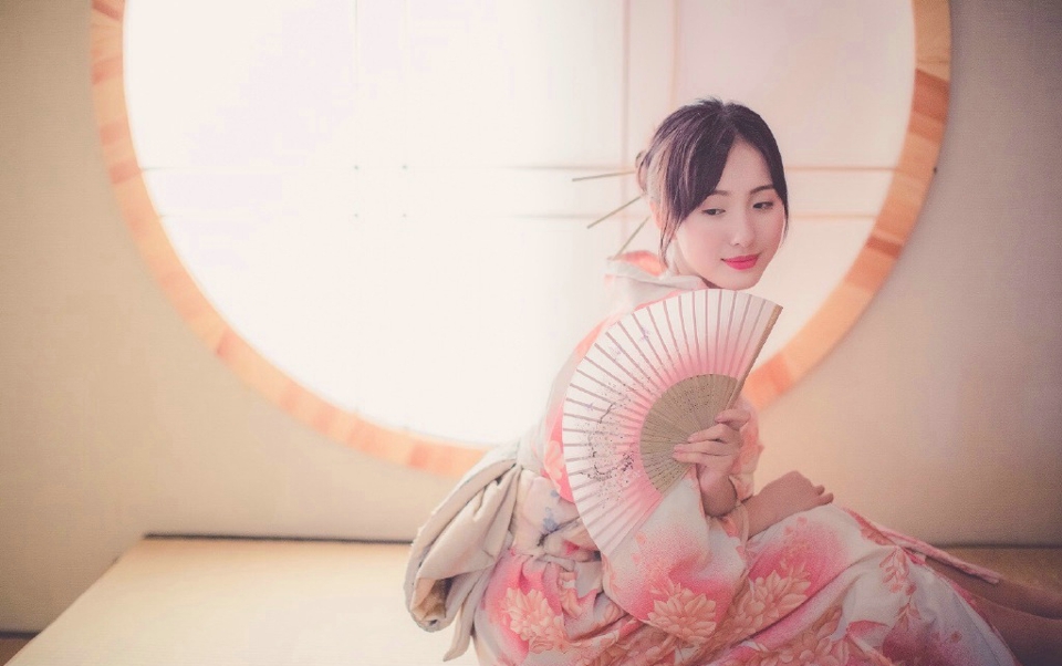 点击大图看下一张：日系粉嫩美女娇美笑容吸睛靓丽