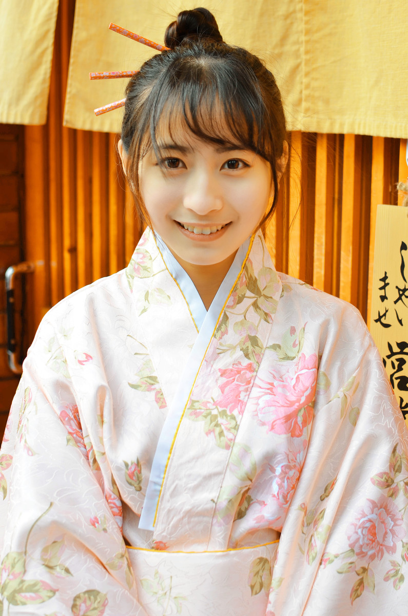 点击大图看下一张：日本素颜和服美女清纯粉嫩唯美动人写真