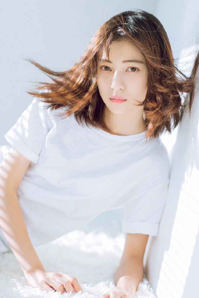 点击大图看下一张：日系T恤简洁短发清新少女写真