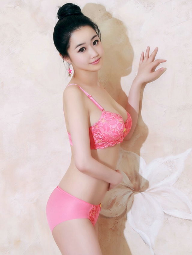 点击大图看下一张：诱人甜美的韩国风俗娘美乳翘臀气质写真集