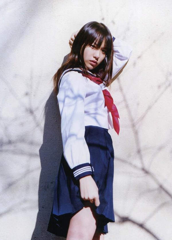 点击大图看下一张：日本女星户田惠梨香水手服清纯魅惑写真