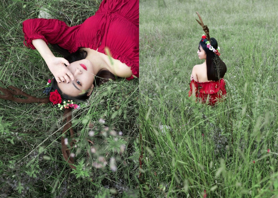 点击大图看下一张：荒野中的一字肩红裙麋鹿少女养眼写真