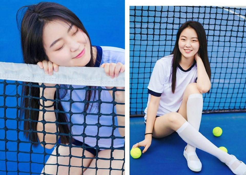 点击大图看下一张：可爱网球少女长腿青春活泼写真