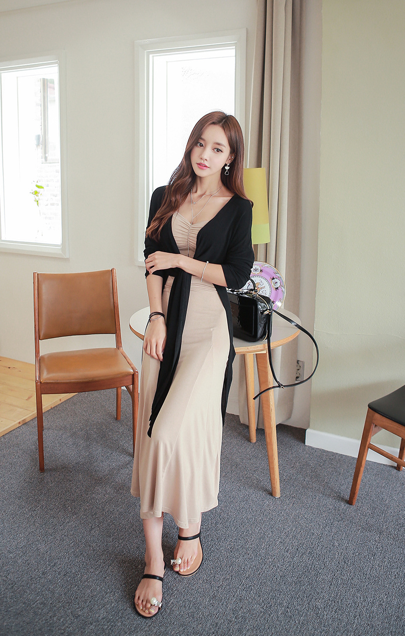 点击大图看下一张：韩系美女私房阳光演绎韩版初秋长裙写真