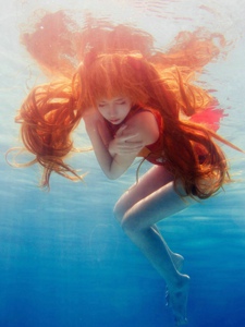 EVA概念泳装水下唯美写真