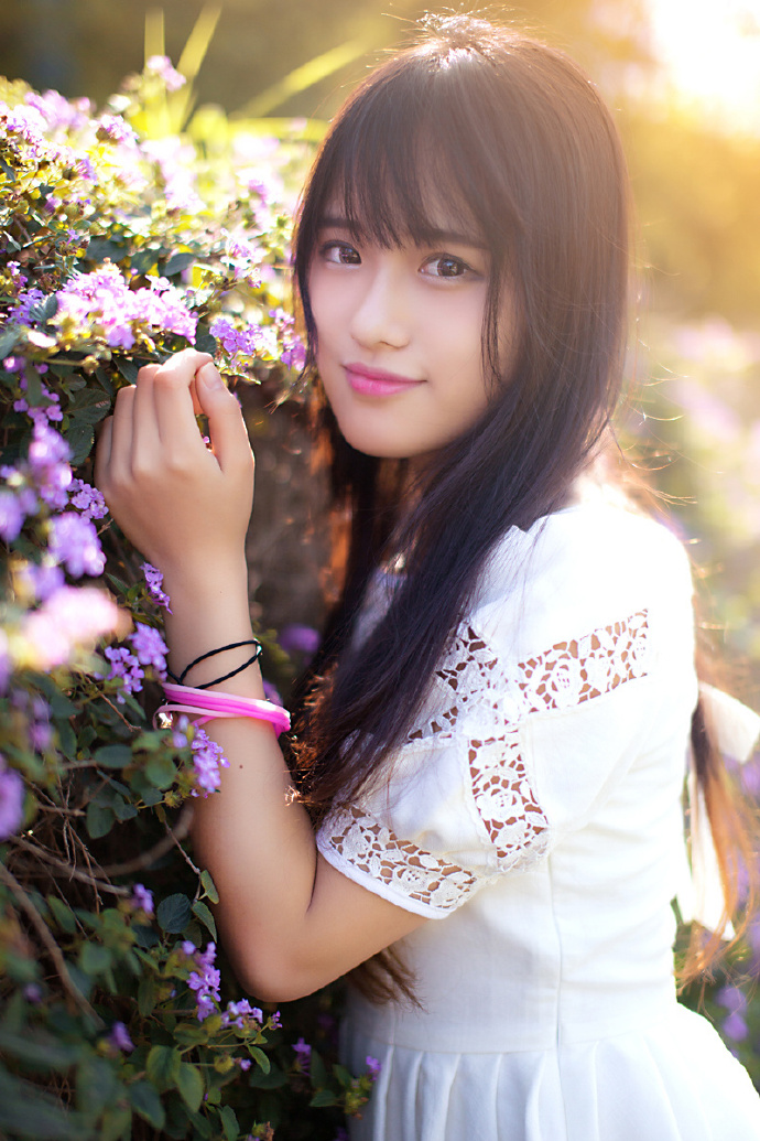 点击大图看下一张：亚洲美女清纯童颜可爱迷人写真