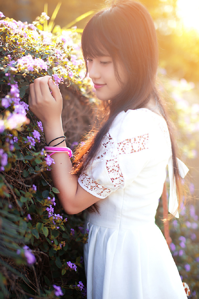 点击大图看下一张：亚洲美女清纯童颜可爱迷人写真