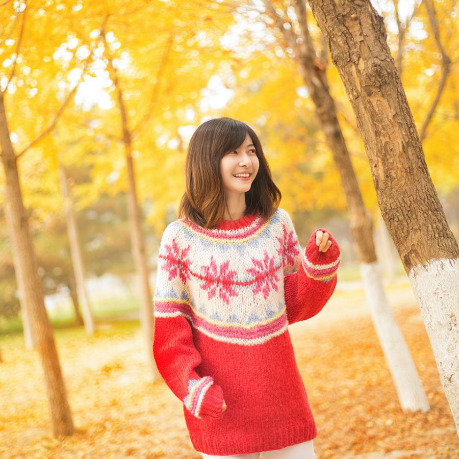 点击大图看下一张：清纯气质短发美女笑容甜美阳光秋季写真