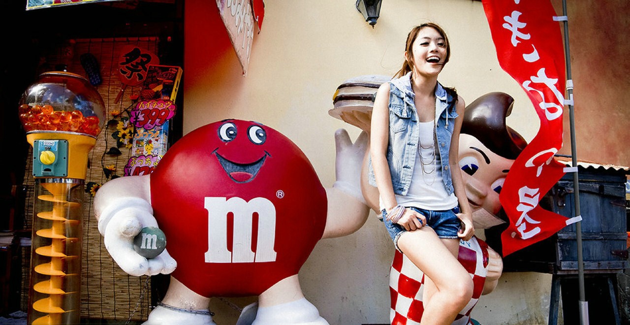 点击大图看下一张:漂亮迷人妹子开心游记俏皮活力甜美写真