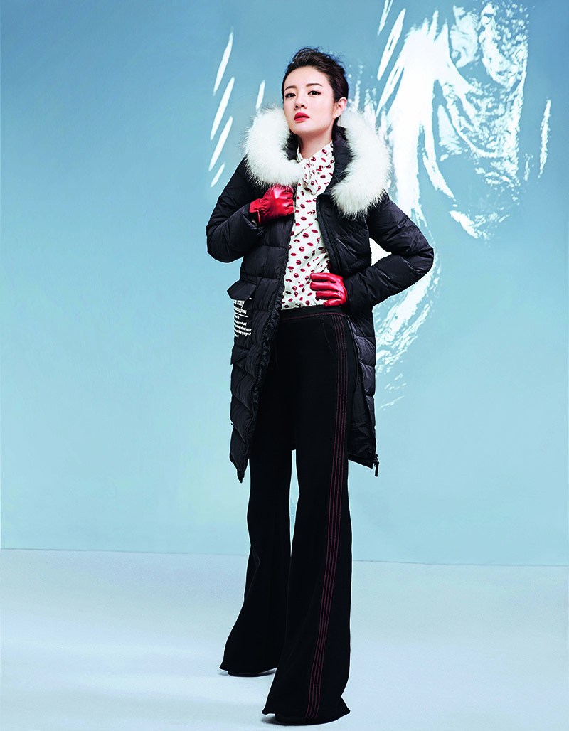 点击大图看下一张：安以轩冬季时尚杂志最新写真大片