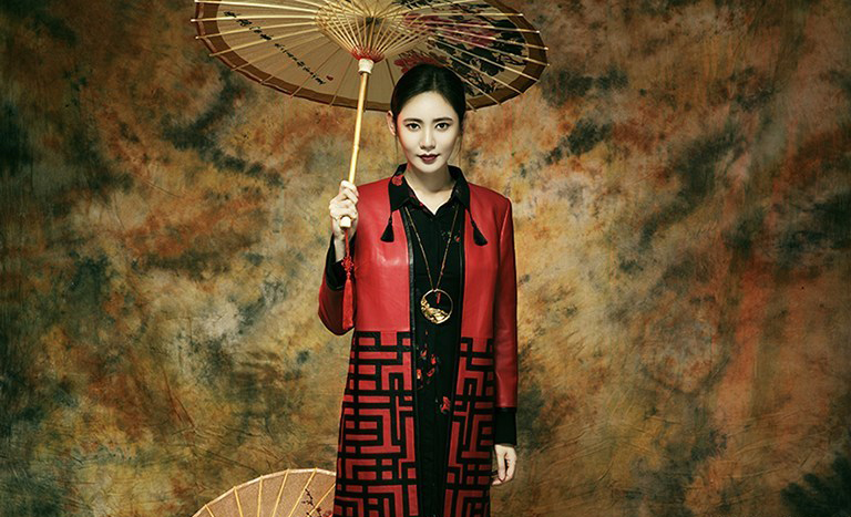 点击大图看下一张：秋瓷炫中国风服饰杂志大片曝光