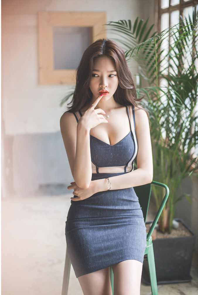 点击大图看下一张：韩国性感大胸气质美女不失可爱的面庞