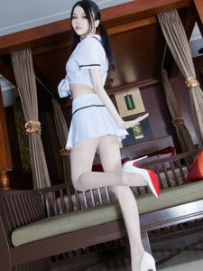 水手服美少女Sammi高跟美腿私房写真
