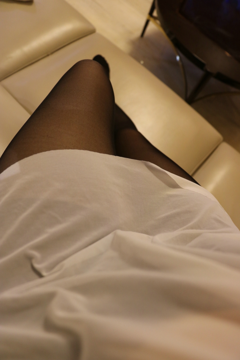 点击大图看下一张:小图妹私房高跟黑色丝袜美腿诱惑写真