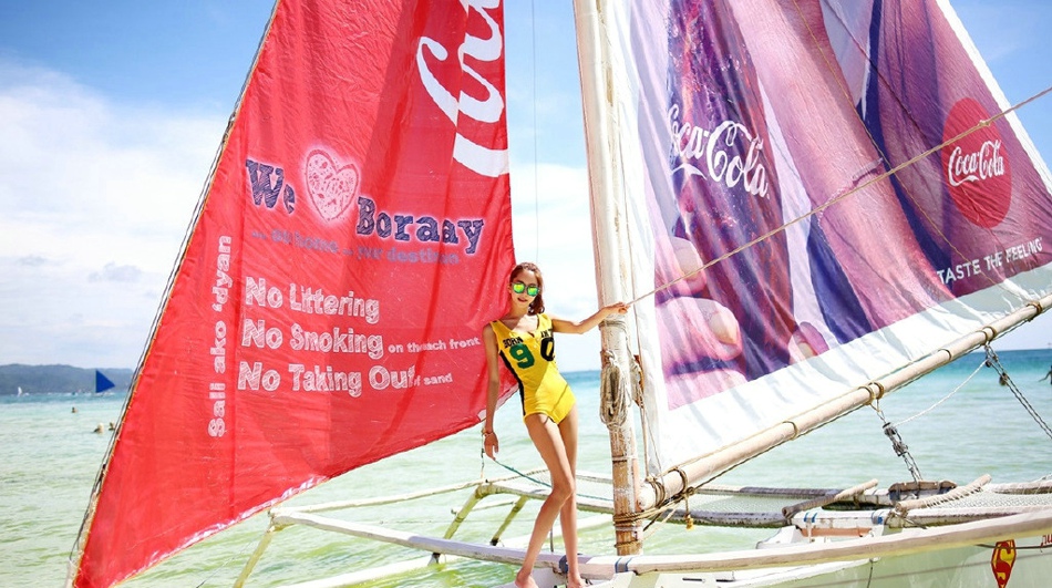 点击大图看下一张：海边帆船运动美女墨镜遮颜气场足