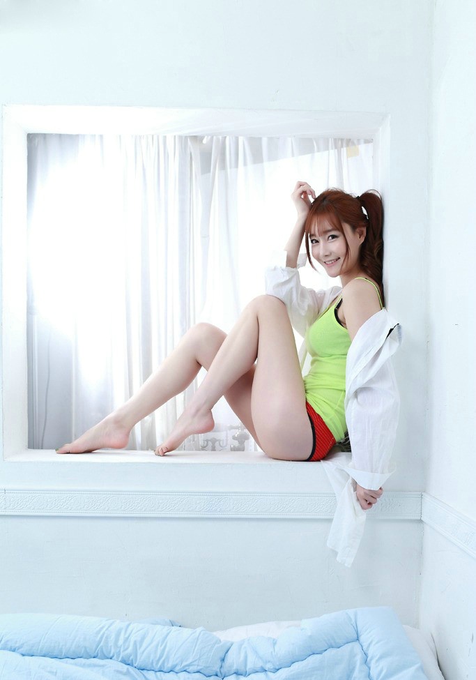 点击大图看下一张：韩国超美美女扮可爱私房白皙诱惑写真