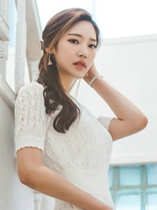 高颜值的气质韩国美女靓丽高挑迷人写真