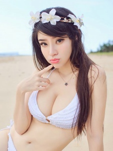 沙滩上的性感比基尼美女巨乳翘臀魅惑写真