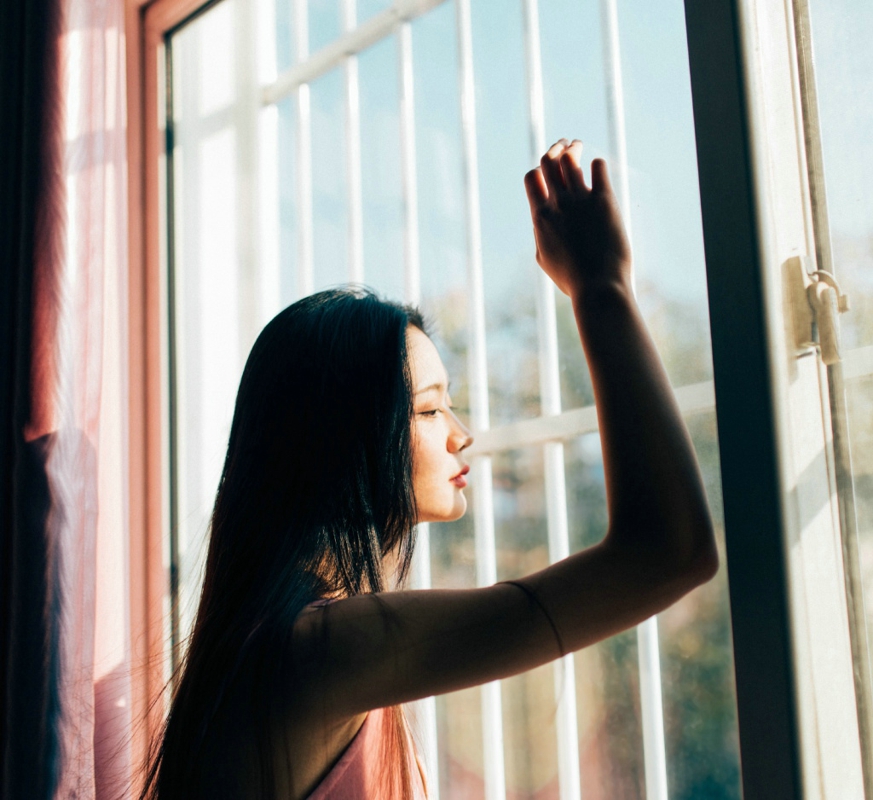 点击大图看下一张：气质私房吊带睡衣女神寂寥写真