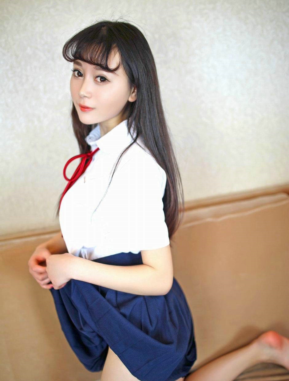 点击大图看下一张：超清纯学生妹赵小米Kitty诱惑制服内衣写真