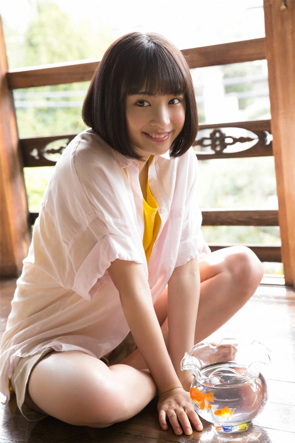 点击大图看下一张：日系短发学生妹可爱制服甜美私房诱惑写真