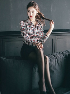 韩国美女朴正允黑丝美腿职业装诱惑写真