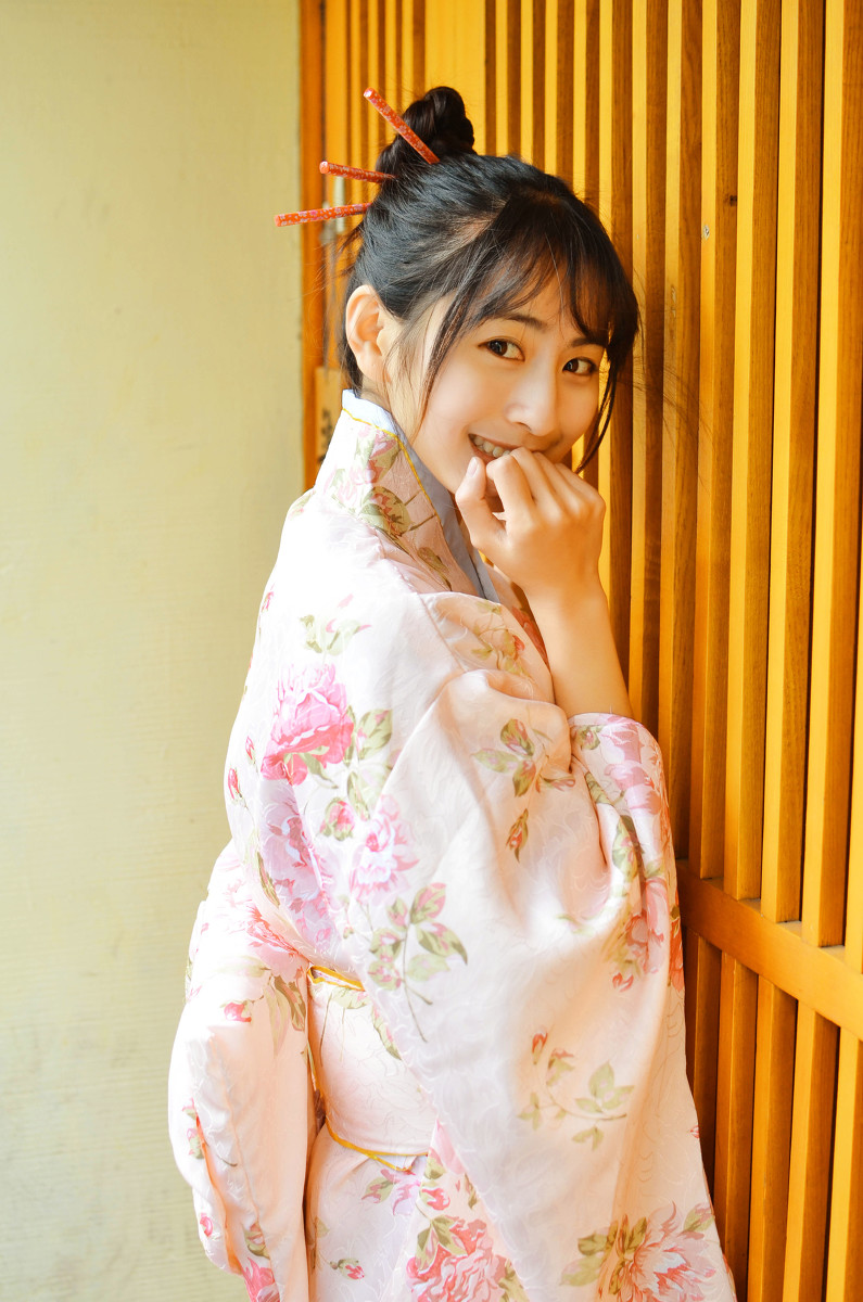 点击大图看下一张：日本素颜和服美女夏日祭甜美迷人写真