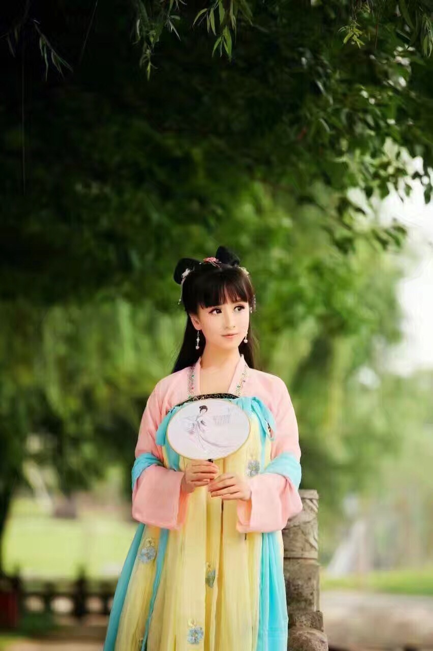 点击大图看下一张：晶钰文化刘海古装美女唯美写真