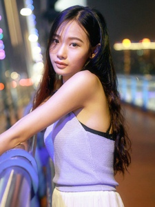 广州夜色下的短裙美女温馨唯美迷人写真