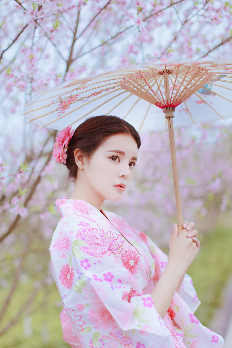 点击大图看下一张：小脸美女日系和服唯美迷人写真