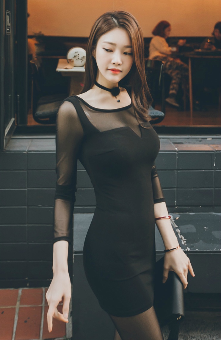点击大图看下一张：韩国美女模特朴正允高跟黑丝街拍写真