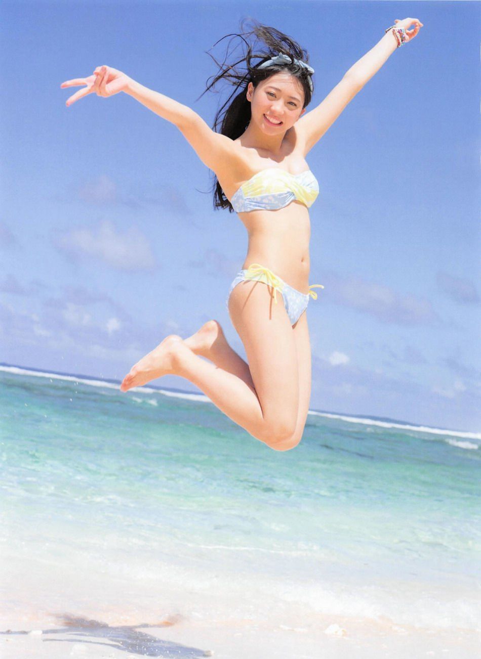 点击大图看下一张：阳光美女木崎尤利娅比基尼性感海滩风情写真